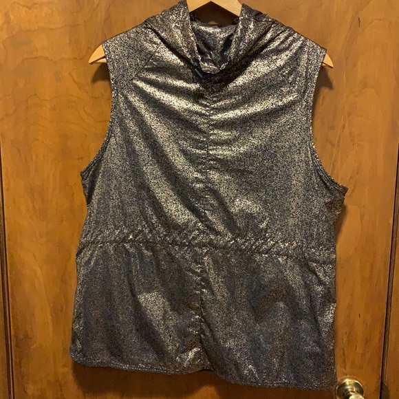 Fabletics Black and Gold Metallic Workout Jacket - Picture 7 of 7